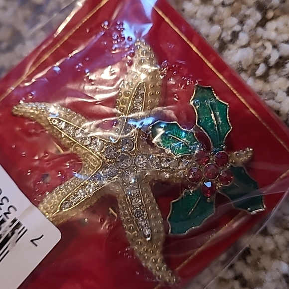 Macy's Jewelry New Macys Holiday Lane Brooch Poshmark